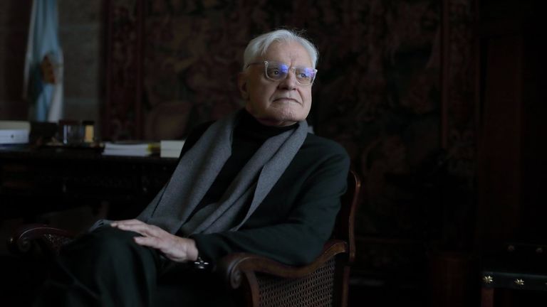 Víctor Freixanes gaña o premio Carlos Casares de xornalismo literario