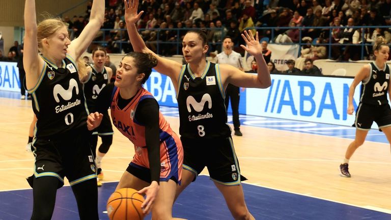 Lay Daniels hace grande al Baxi Ferrol en el choque ante el Estudiantes (74-54)