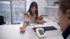 Probamos el reloj en simultáneo con un tensiómetro.