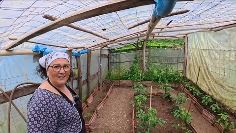 Tere se dedica principalmente a cultivar su huerto para autoabastecerse