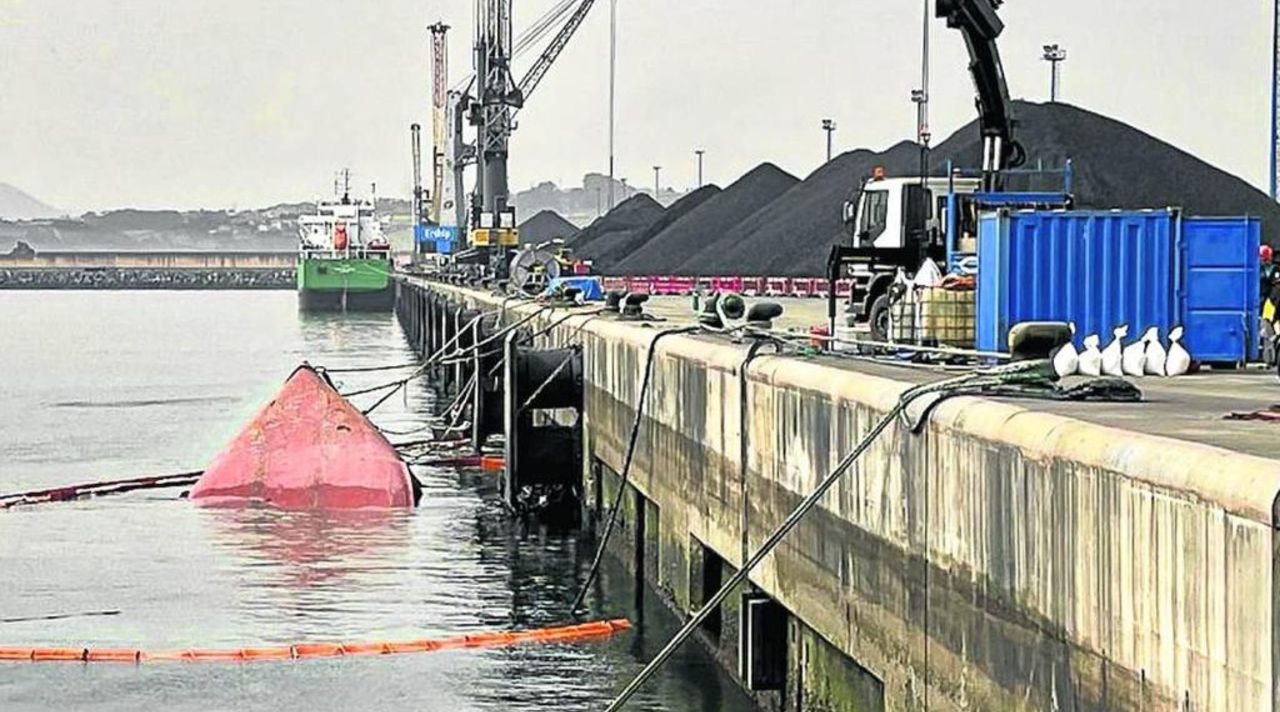 El Nehir, en el puerto de Gij�n, donde se encuentra