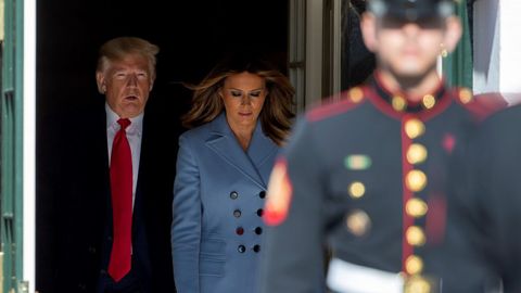 Donald Trump y Melania salen de la Casa Blanca para recibir al presidente turco