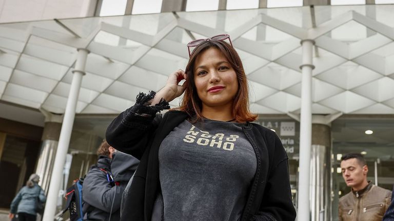Mouliaá denuncia a Errejón por calumnias y revela que la policía intervino su tienda de cannabis