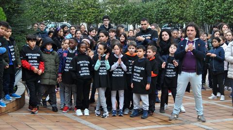 En la concentración por el día contra la violencia machista de esta mañana en Monforte participaron estudiantes de colegios de esta localidad