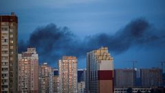 Varios edificios de Kiev frente al humo provocado por las explosiones