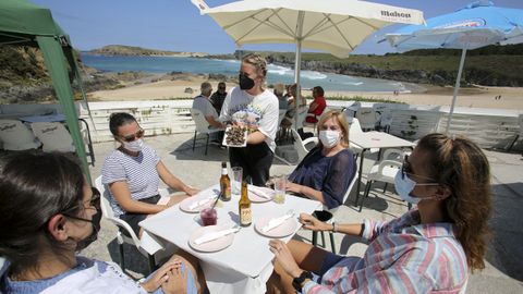 La apertura de los chiringuitos de playa incrementa en verano la demanda de personal en el sector de la hostelería