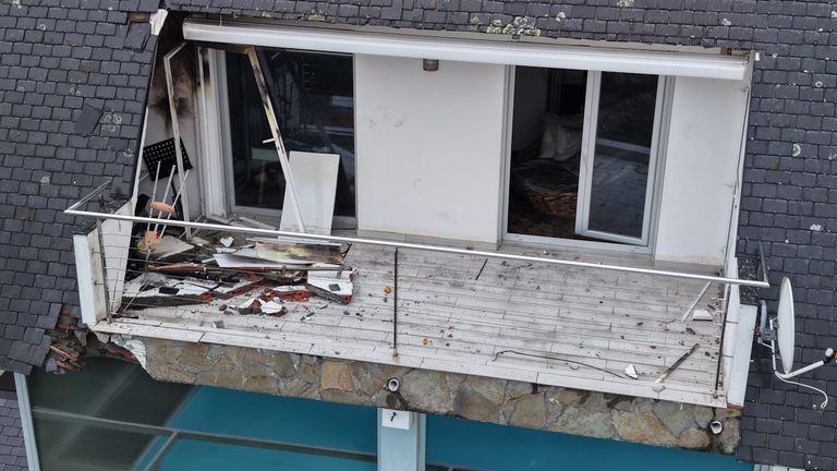 Un rayo incendia una vivienda en Priegue, en Nigrán, y deja sin luz a parte de la parroquia: «Fue como una bomba»