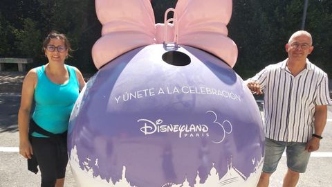 Los responsables del centro educativo recibieron el contenedor de Disney