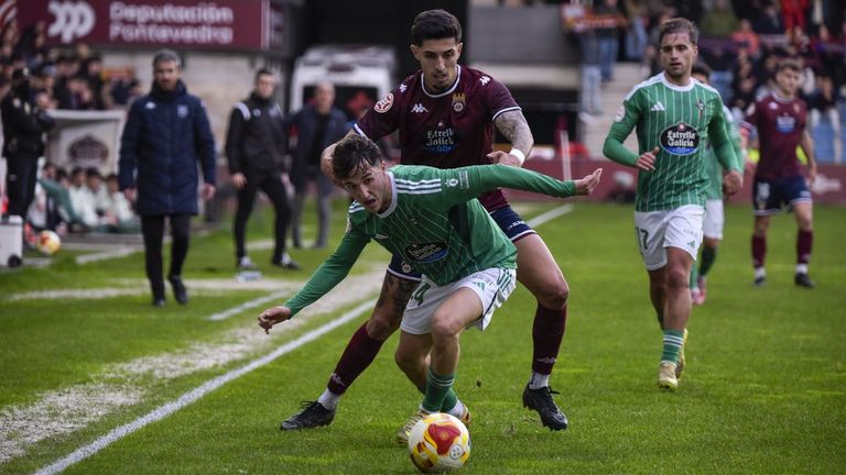 Racing de Ferrol y Pontevedra ofrecen un derbi de sensaciones opuestas