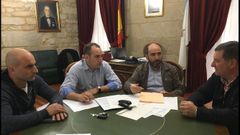 Acuerdo de gobierno entre el PP y el PGD de Padr�n.imagen del acuerdo de gobierno entre el PP y el  PDG de Padr�n