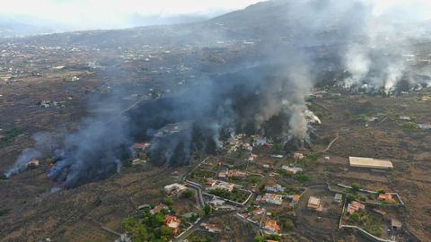 Imagen captada con dron del barrio de Todoque donde hoy llegó la lava