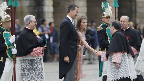 La primera visita oficial a Galicia de los reyes tras su coronacin fue el 25 de julio del 2014 cuando realizaron la ofrenda al Apostol