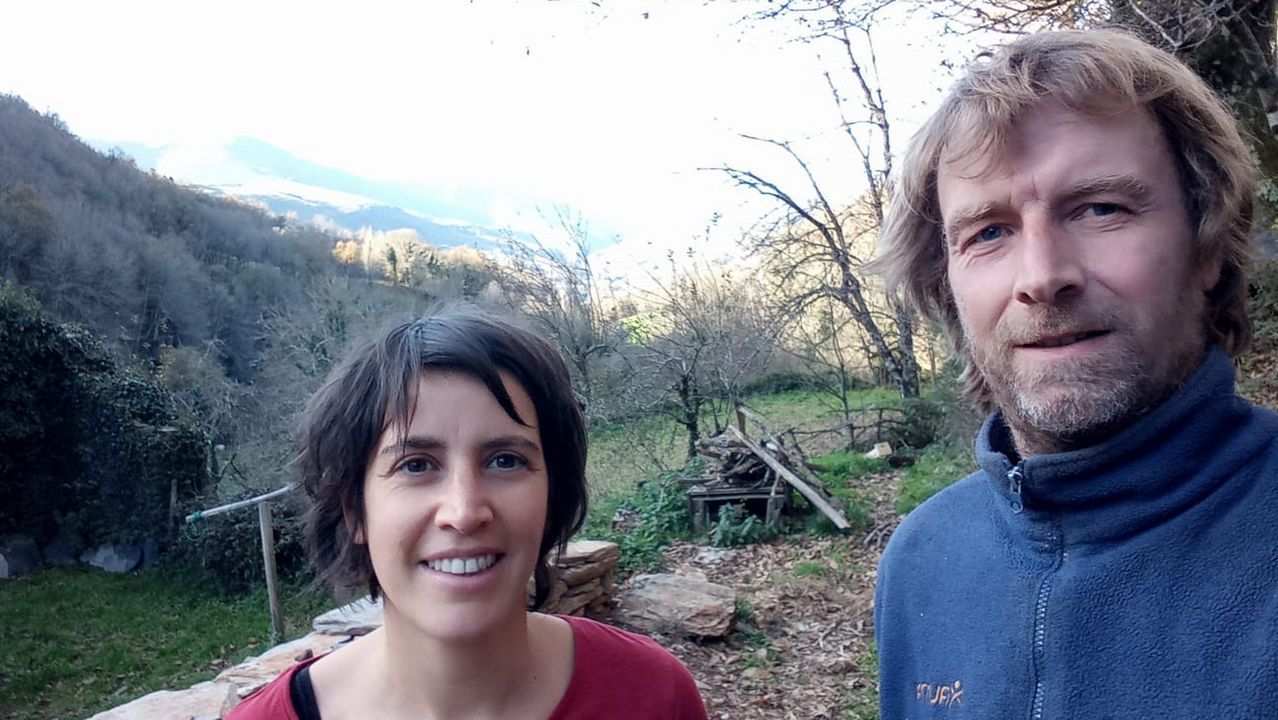 Jessica Moro y Marijn Voogt,italiana y holandés del albergue ecológico El Beso en Triacastela