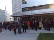 Concentraci�n en la comisar�a de Vigo por la muerte de un polic�a en Madrid en acto de servicio 
