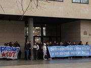 Concentraci�n en los juzgados de Vigo en apoyo de cinco piquetes juzgados por des�rdenes p�blicos en la huelga general en Galicia en  el 27-E