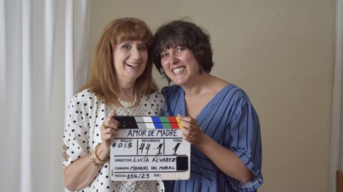 El corto se rodó en junio en una única localización en Madrid con «un equipo técnico y artístico que ni en mis mejores sueños pensé tener», elogia Lucía Álvarez -en la foto, a la derecha, junto a la actriz Esperanza Elipe.