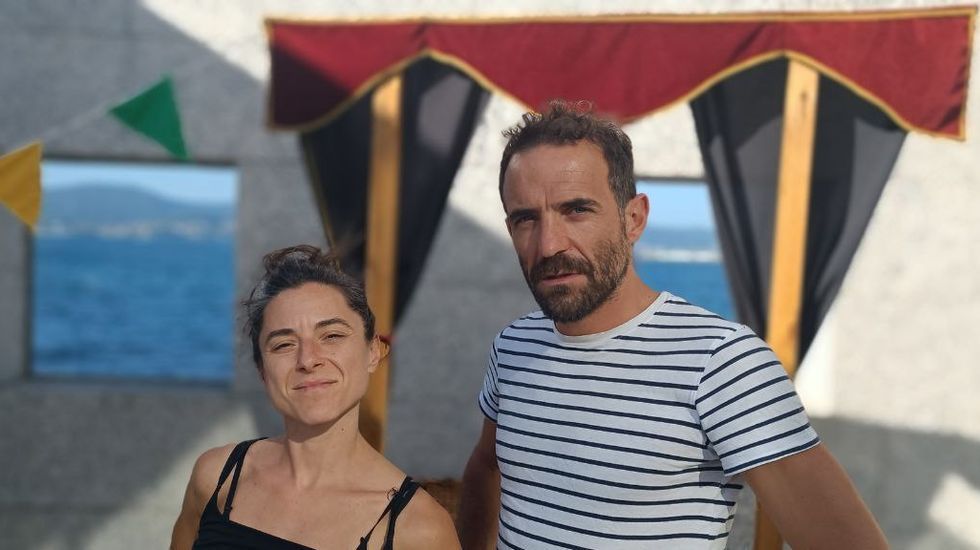 Sof&iacute;a Espi&ntilde;eira y Roberto C. Mouri&ntilde;o, afincados en Santiago y A Estrada respectivamente, han encontrado en el centro de emprendimiento de Vedra un lugar donde avanzar en sus proyectos teatrales y de creaci&oacute;n art&iacute;stica. En A Estaci&oacute;n terminaron de cocer su &uacute;ltimo espect&aacute;culo &laquo;Voo&raquo;, que ya se estren&oacute; y est&aacute; previsto que se represente el 24 de octubre <br />na Estrada.