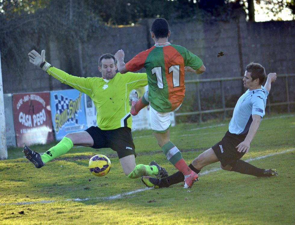 La entrega de los vales de compra se celebr� en la sede de los comerciantes de Sarria