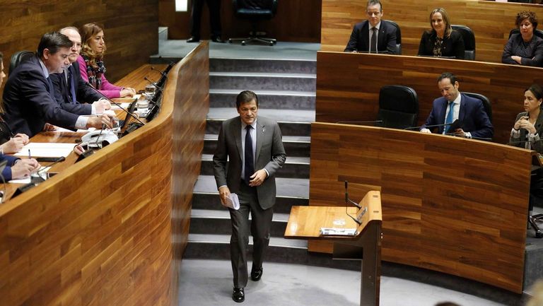 El presidente del Principado, Javier Fernández, durante su intervención en la primera jornada del debate de orientación política general que se celebra en la Junta General del Principado.