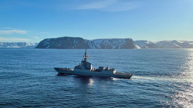 La fragata F-102 dio protección a oleoductos submarinos en el norte de Europa