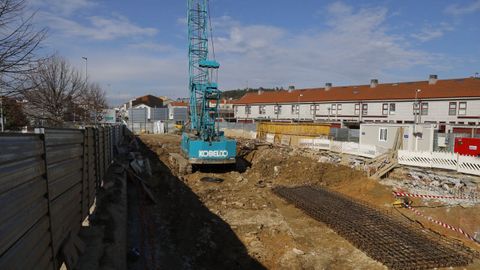 Obras de cimentación de un edificio de 24 viviendas públicas promovidas por el IGVS en Santiago
