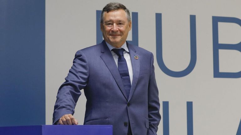 Indra suma su cuarto presidente en cinco años con Simón tras su fulgurante salida de La Caixa