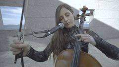 A violonchelista viguesa Margarida Mario, en plena interpretacin