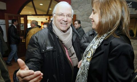 Nazario Pin y Julia Rodrguez en un acto electoral del PP en las pasadas municipales. 