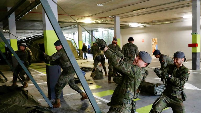 El ejército inició jueves la instalación de un hospital militar de campaña de unos 400 metros cuadrados, junto a la zona de Urgencias del HUCA