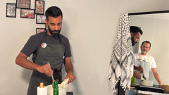Mohammed Njoum cocinando uno de sus recetas