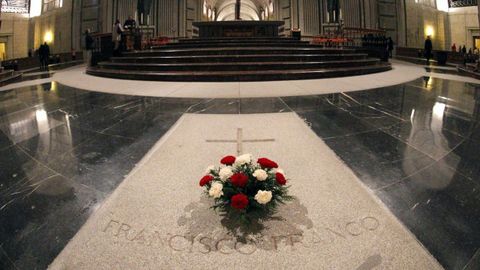 La tumba de Franco está en la nave central de la Basílica del Valle de los Caídos