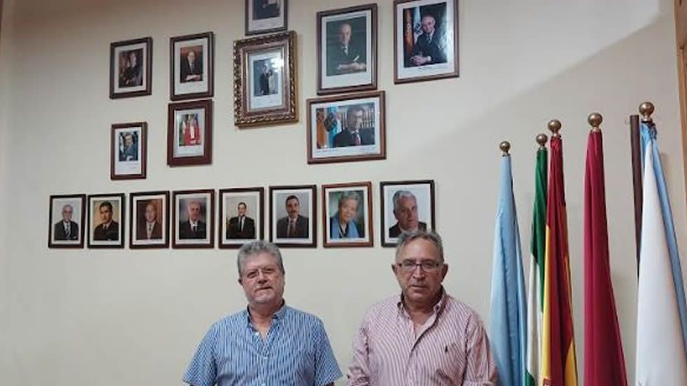 La jornada electoral en Andalucía, en imágenes.José Manuel Gil (de azul) y José Antonio Otero. 