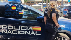 Una agente de la Polica Nacional