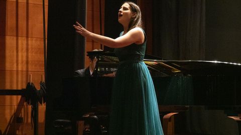 La cantante Alba Martínez y, al piano, Josep Buforn