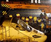 Operarios de Renfe y del ADIF trabajando en las vas tras el accidente del pasado 24 de julio.