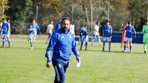 Emilio Caedo, entrenador del Real Oviedo Vetusta