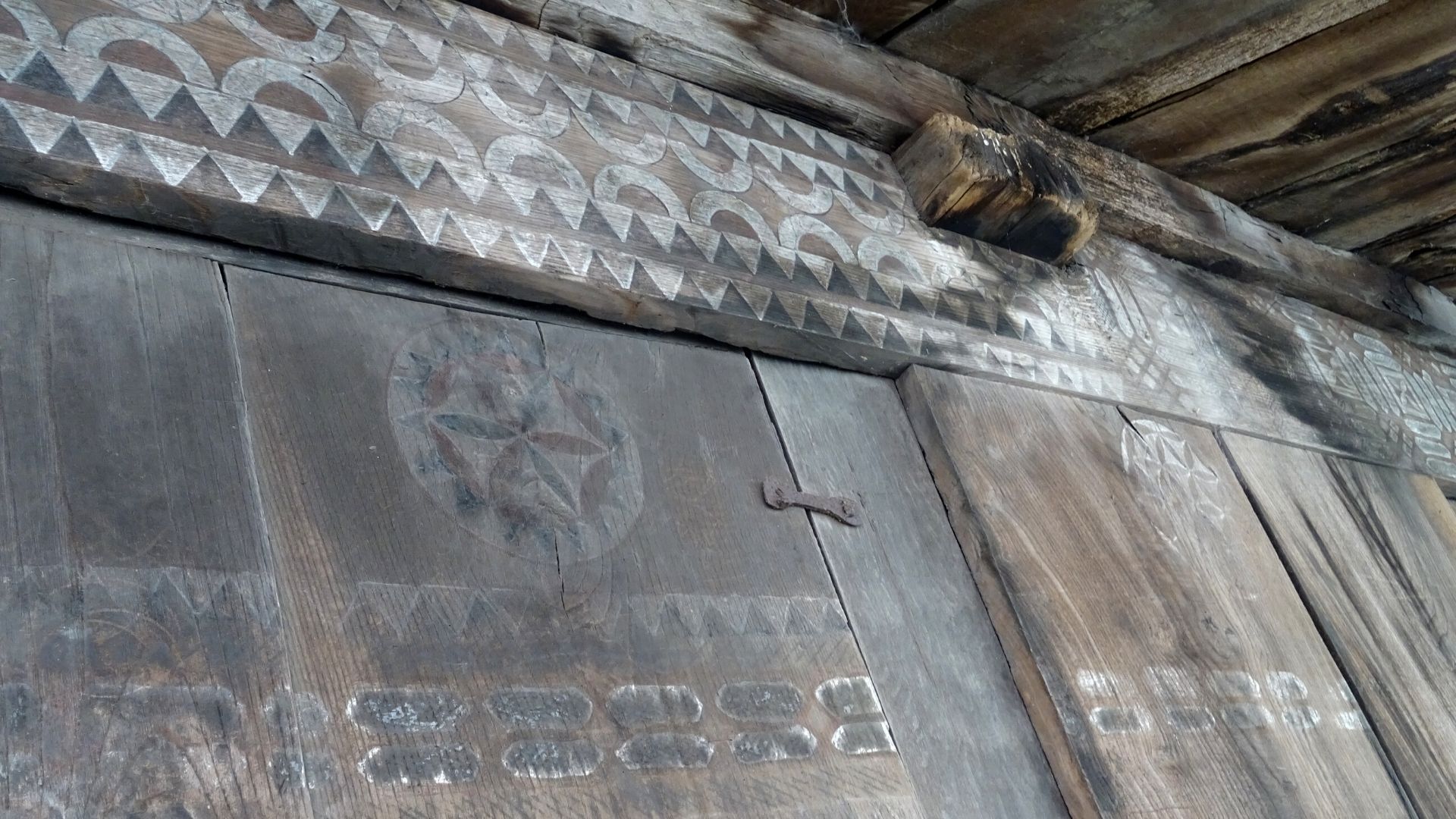 Un detalle de la destacada decoración pintada de este horro estilo Vilaviciosa