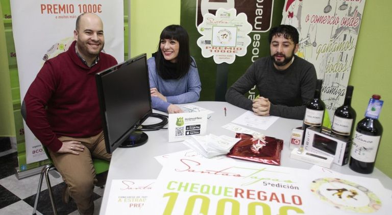 Miembros de la directiva de Acoe presentaron ayer el programa del concurso de tapas.
