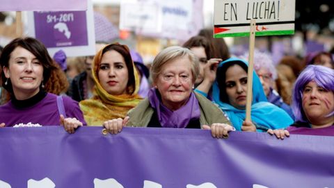 Miles de personas participan en la concentración feminista convocada en Gijón con motivo del Día Internacional de la Mujer