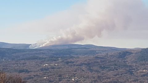 Imagen de archivo de un incendio en un monte de Lobeira