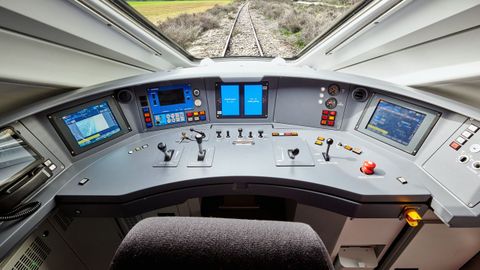Cabina de conducción del tren Avril