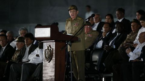 El presidente de Cuba, Raúl Castro, en el funeral de su hermano Fidel Castro