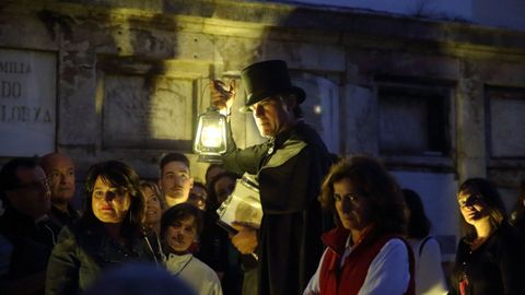 Visita nocturna al cementerio de San Amaro, en A Coruña.
