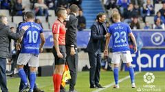 Mossa Ziganda Saul Berjon Real Oviedo Tenerife Carlos Tartiere.Mossa recibe instrucciones de Ziganda ante el Tenerife