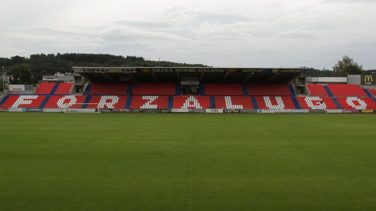 Malestar entre abonados del Lugo tras su reubicación en la grada de Tribuna