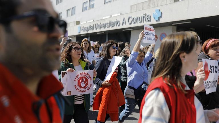 Sanitarios, de aplaudirles a agredirles