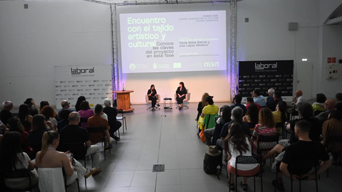 Decenas de artistas se re�nen en la LABoral centro de arte para saber c�mo participar en la candidatura de Oviedo a Capital Europea de la Cultura