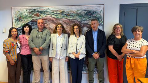 De izquierda a derecha, miembros del equipo del IDIS de Santiago:�Montserrat Corujo, Ana Marina Tarrazo, �ngel G�mez Amor�n, Manuela Gago, Carmen Dur�n, Esteban Castelao, Marta Pi�eiro y Sagrario P�rez Castellanos.