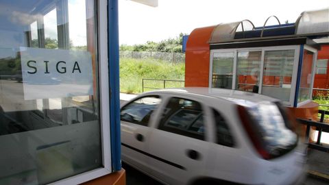 La foto es del 23 de mayo del 2006, el primer da libre de peaje en A Barcala. Un letrero con la palabra siga indicaba a los conductores que ya no era necesario detenerse y pagar para entrar en la AP-9.