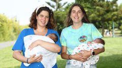 Berta Lpez y Adriana Meco, este martes con sus bebs.